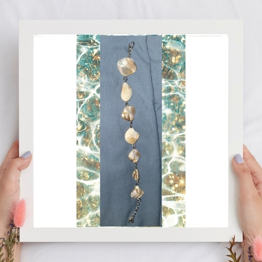 Absolutely Beautiful Shell Bracelet - image 1